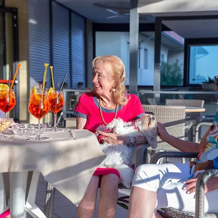 Bamby E Delfino Gatteo a Mare